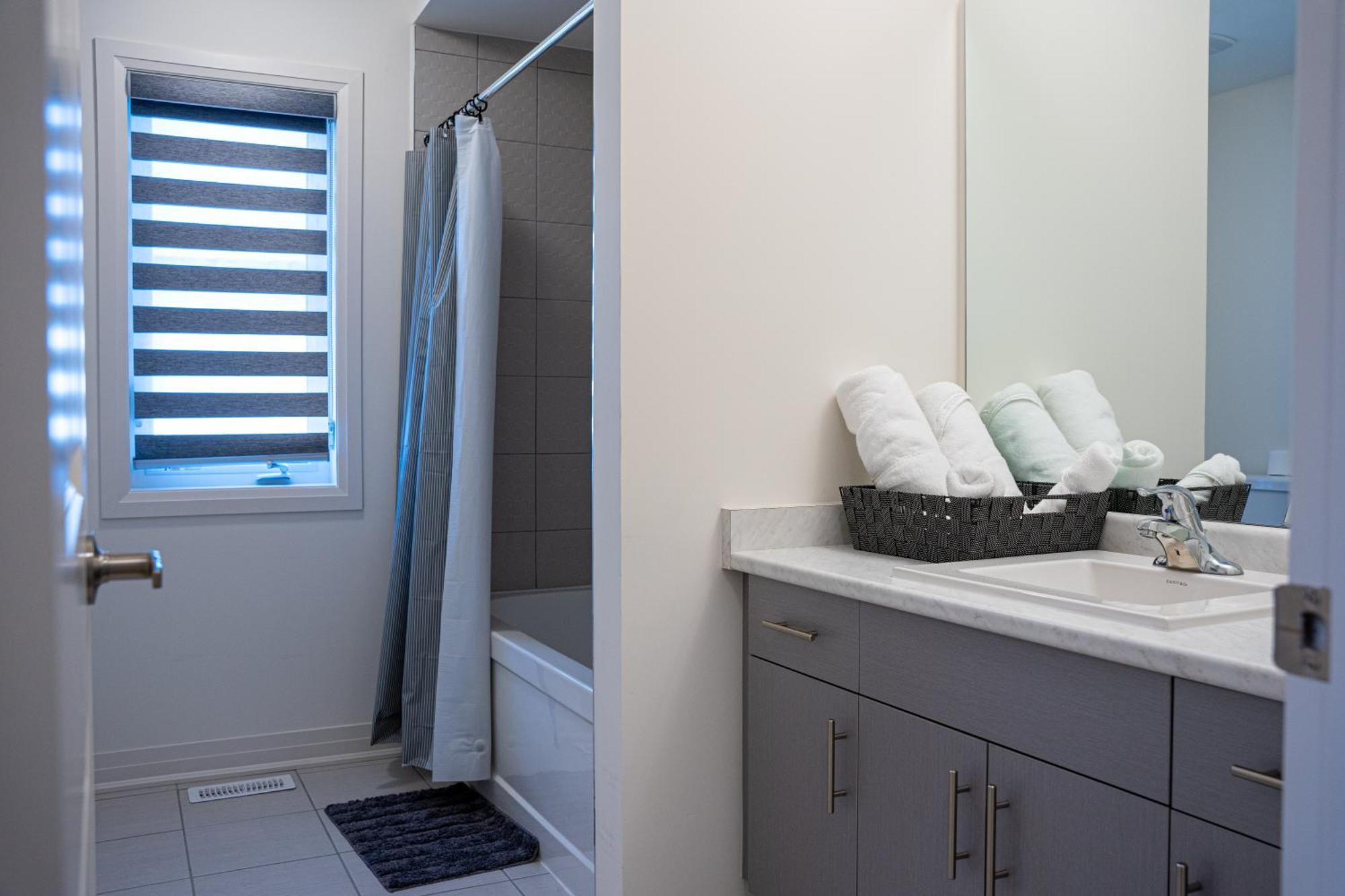 Villa Modern 4Br House In Barrie! Esterno foto